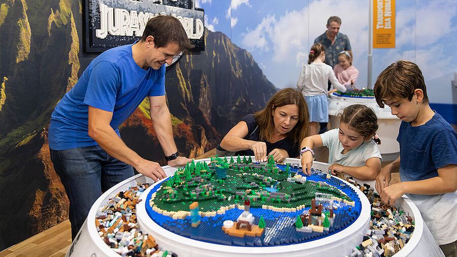 JURASSIC WORLD: THE LEGO® ADVENTURE